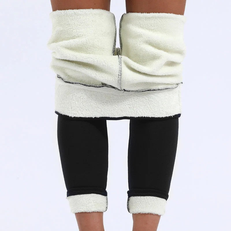 Fleecefutter an beiden Beinabschlüssen der Thermo-Leggings