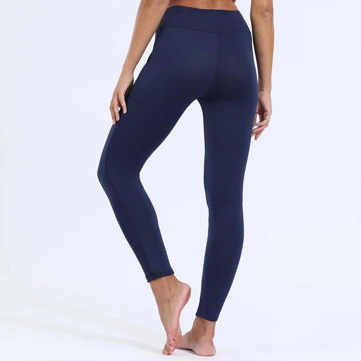 Rückansicht der Thermo-Leggings in Marineblau
