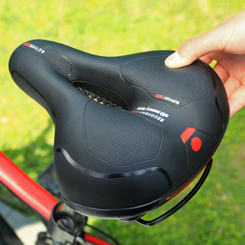 Fahrradsattel in der Hand, am Fahrrad montiert
